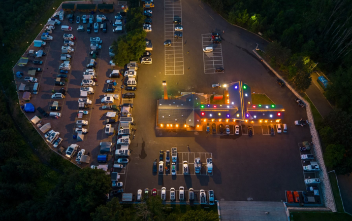 新能源车成酒店业新对手